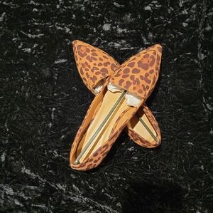 Cheetah print pointy toe flats